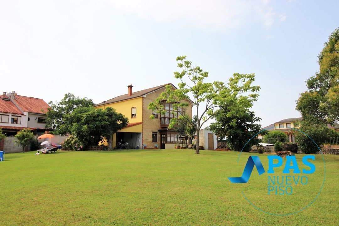 Jardí de Casa o xalet en venda en El Astillero   amb Calefacció, Jardí privat i Traster