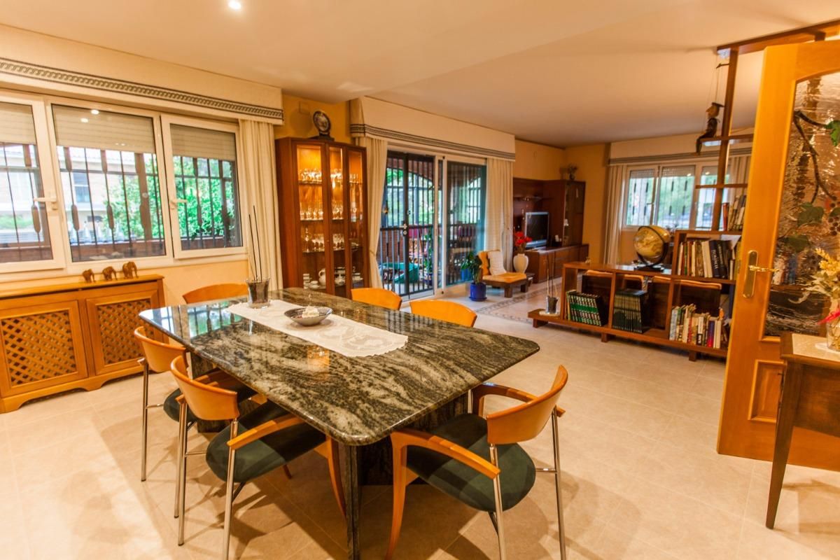 Comedor de Casa o chalet en venta en Calafell con Aire acondicionado, Calefacción y Jardín privado