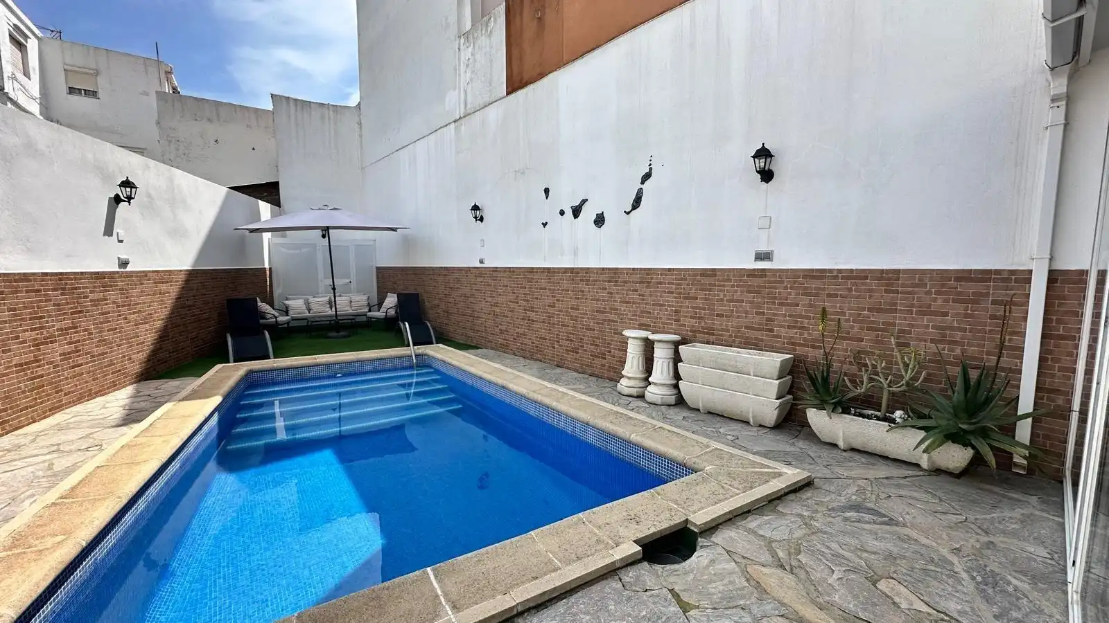 Piscina de Casa adosada en venda en La Línea de la Concepción amb Piscina