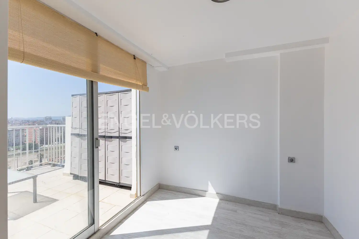 Schlafzimmer von Dachboden zum Verkauf in Valencia mit Heizung, Privatgarten und Terrasse