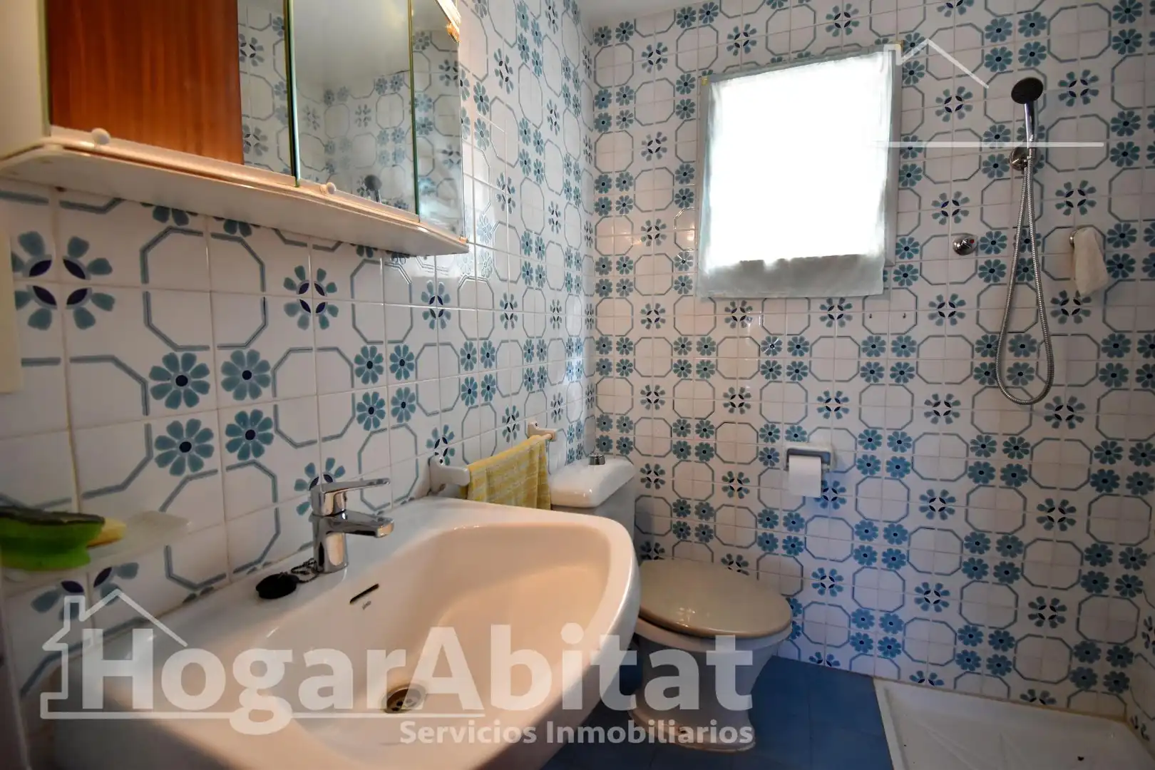 Bathroom of Flat for sale in Piles  with Air Conditioner, Heating and Storage room