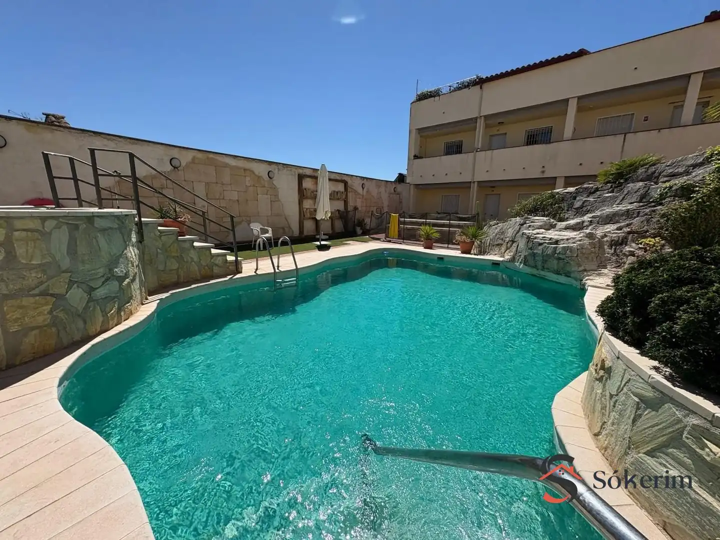 Schwimmbecken von Wohnung zum Verkauf in Alcabón mit Klimaanlage, Heizung und Privatgarten