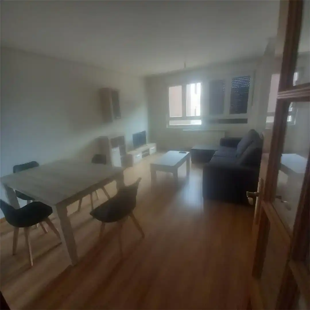 Sala d'estar de Pis de lloguer en Ávila amb Jardí privat, Parquet i Piscina