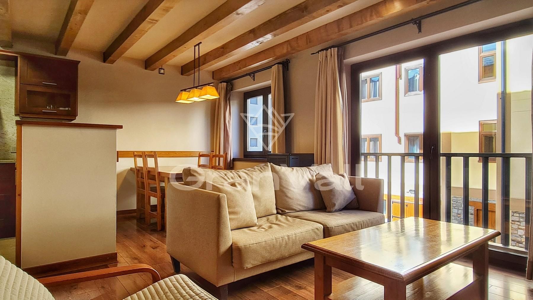 Sala d'estar de Apartament en venda en Alp amb Calefacció, Traster i Moblat