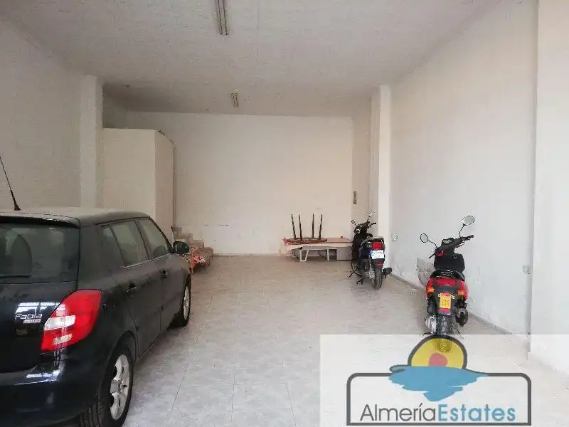 Business premises to rent in Albox