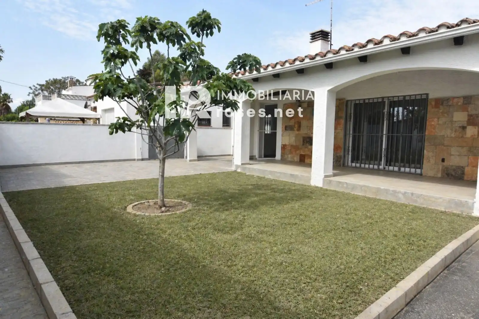 Exterior view of Houses for sale in Empuriabrava  with Air Conditioner