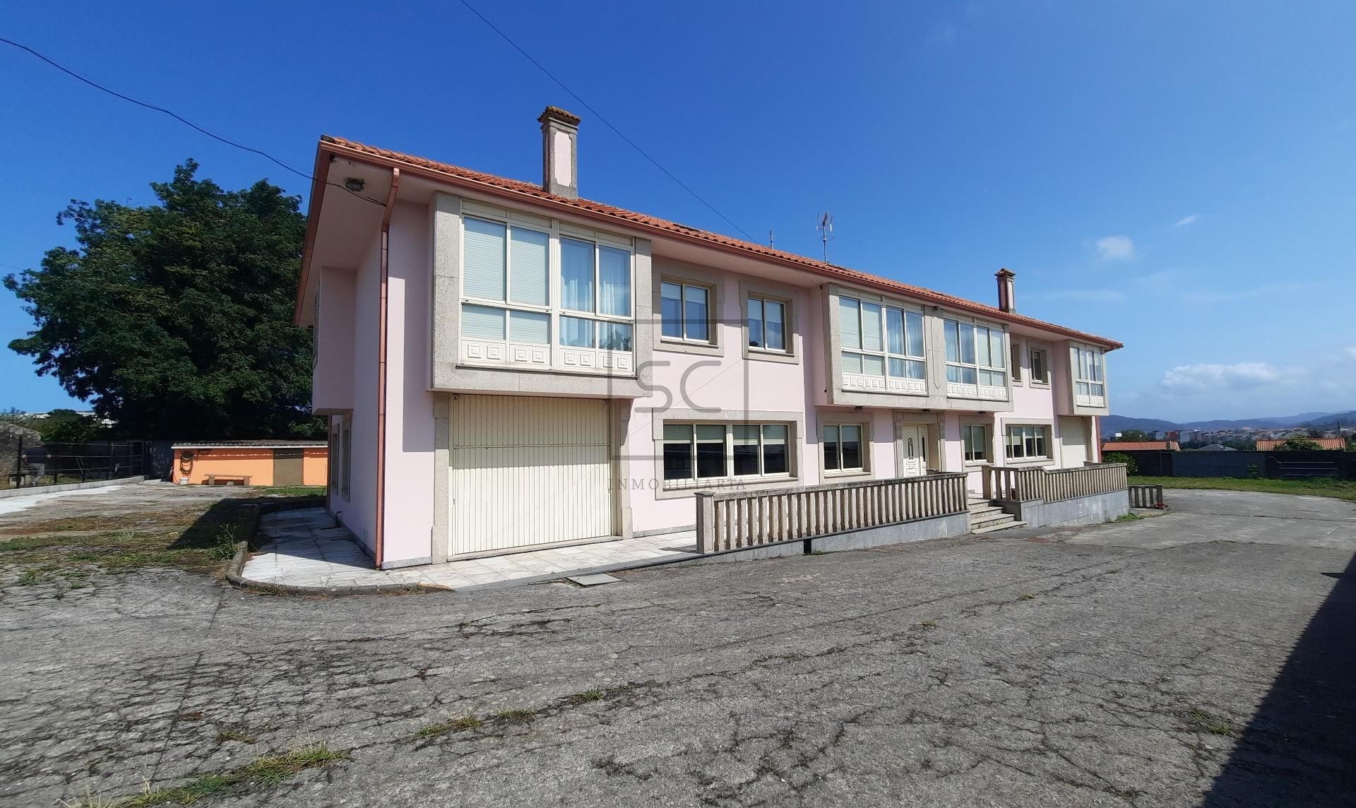 Vista exterior de Casa o xalet en venda en Ferrol amb Calefacció, Jardí privat i Terrassa