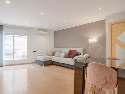 Sala d'estar de Àtic en venda en Cornellà de Llobregat amb Terrassa