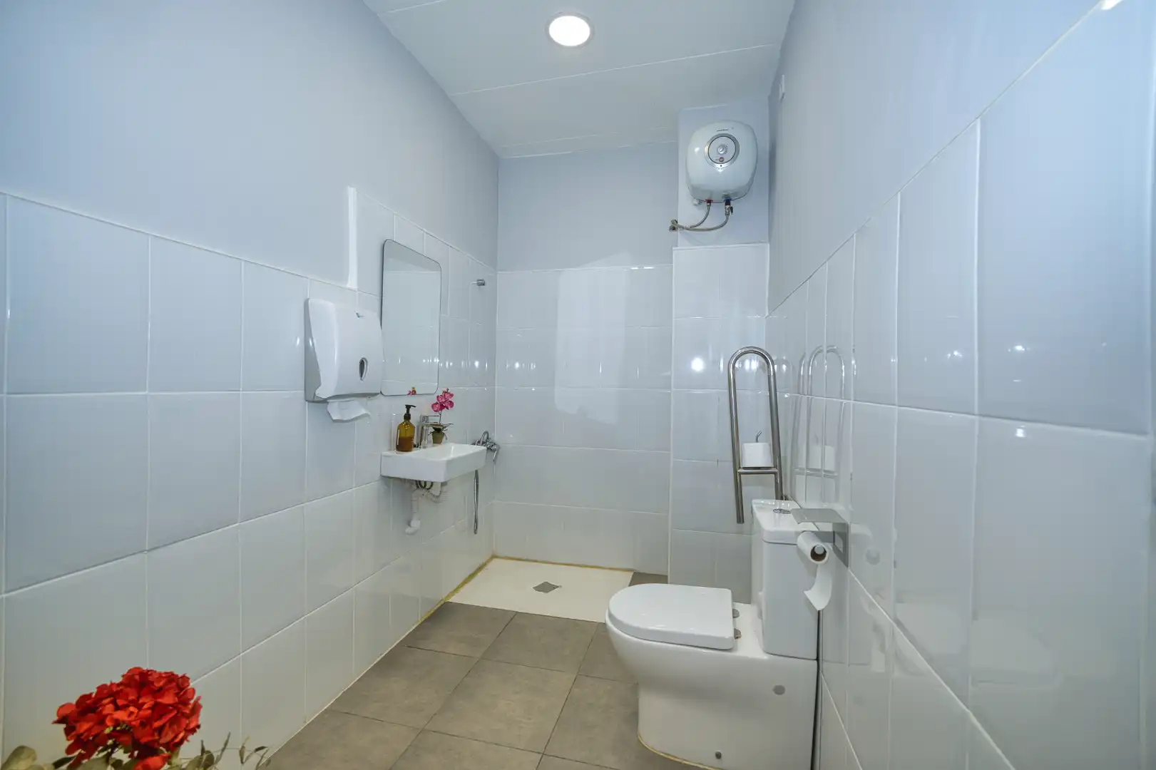 Baño de Local en traspaso en Valencia con Aire acondicionado, Calefacción y Amueblado