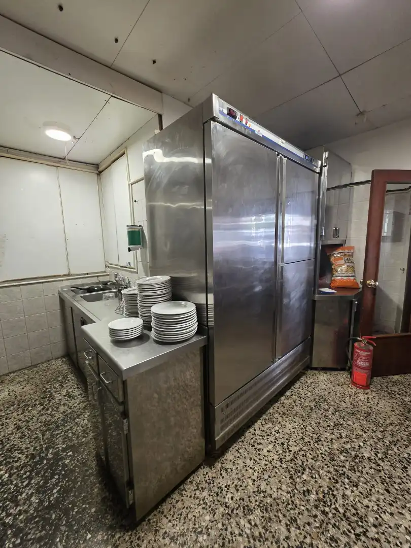 Cuina de Local de lloguer en Narón amb Moblat