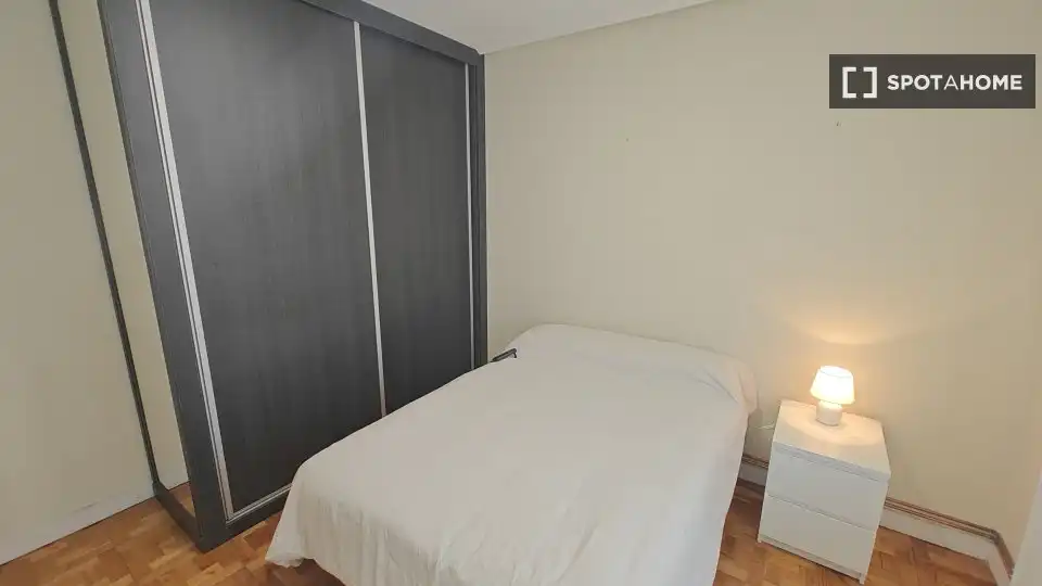 Dormitori de Apartament per a compartir en Leioa amb Aire condicionat, Calefacció i Terrassa