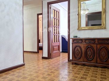 Piso con balcón en venta en Hospital