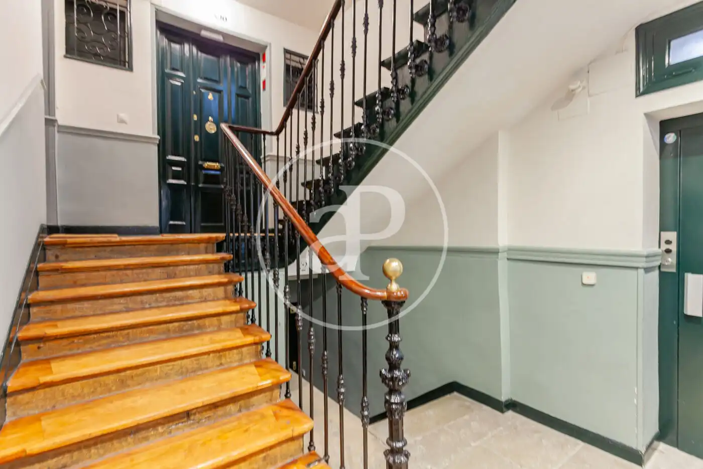 Flat for sale in Madrid  with Air Conditioner, Heating and Furnished