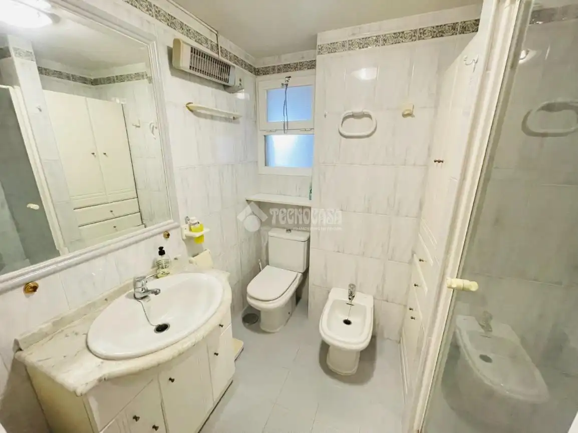 Bathroom of Flat for sale in Fuengirola  with Balcony