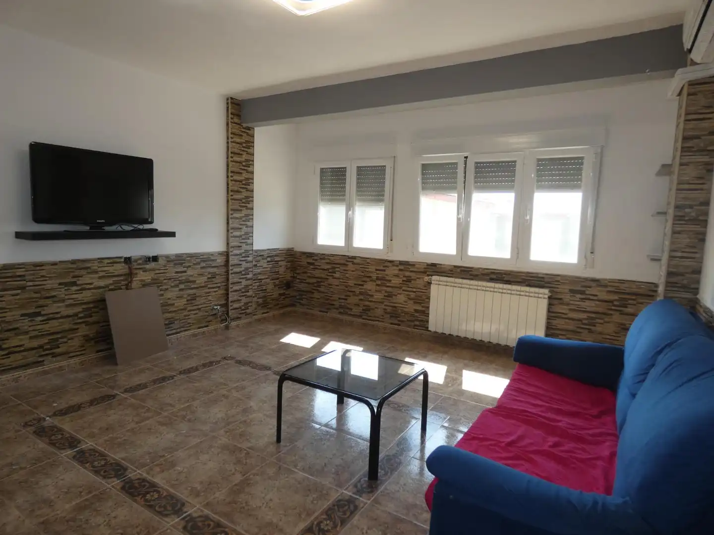 Living room of Flat for rent in Zaragoza  with Air Conditioner, Heating and Furnished