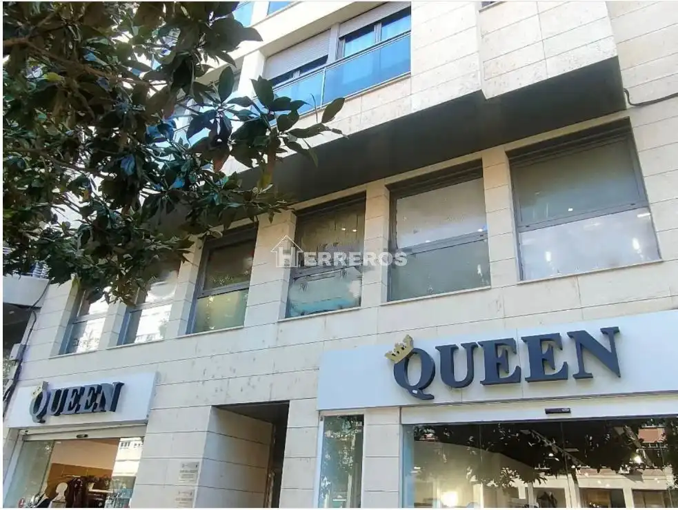 Ufficio con ascensore in vendita a gran via juan carlos i