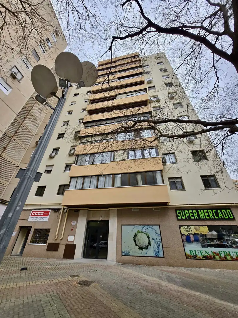 Vista exterior de Pis en venda en Coslada amb Aire condicionat i Calefacció