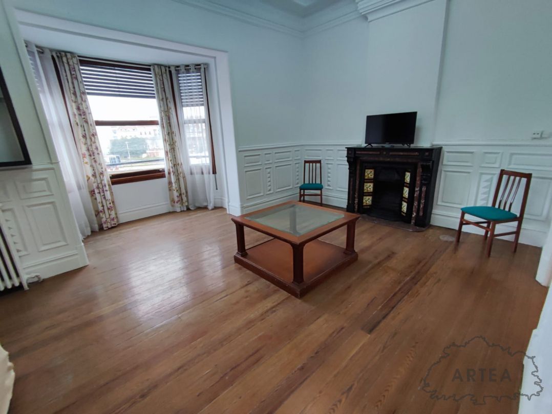 Sala d'estar de Pis de lloguer en Bilbao  amb Calefacció, Forn i Rentadora