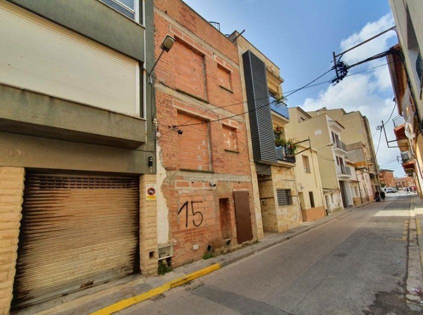 Vista exterior de Edifici en venda en El Vendrell