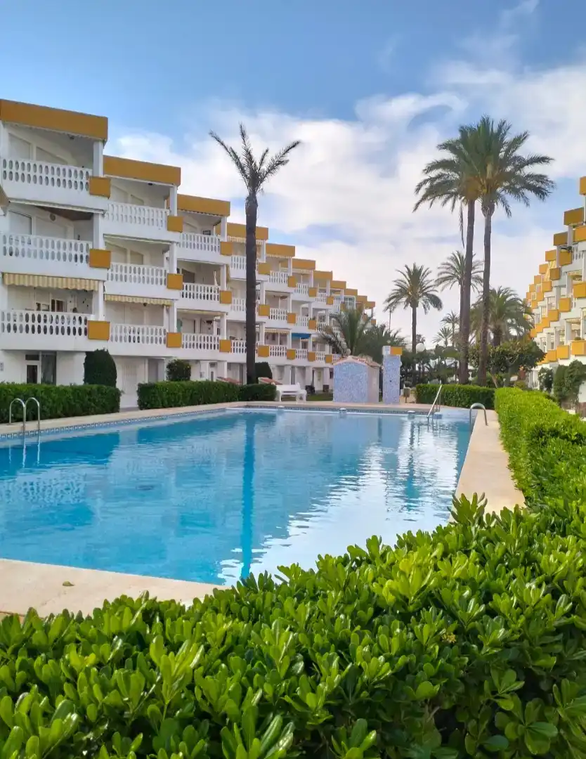 Piscina de Pis de lloguer en Dénia amb Aire condicionat, Jardí privat i Piscina