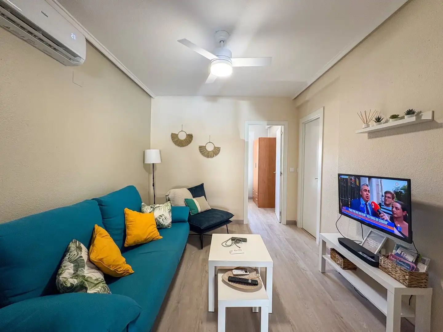 Sala de estar de Piso de alquiler en Torrevieja con Aire acondicionado, Calefacción y Terraza