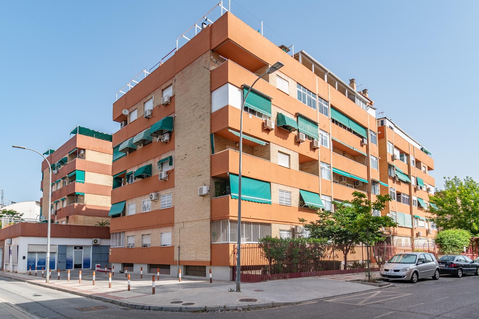 Exterior view of Flat for sale in  Granada Capital  with Terrace and Balcony