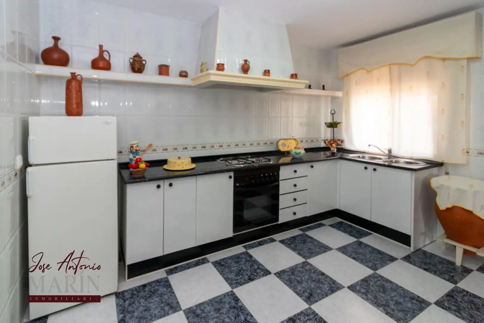 Cocina de Casa o chalet en venta en Badajoz con Aire acondicionado, Jardín privado y Piscina