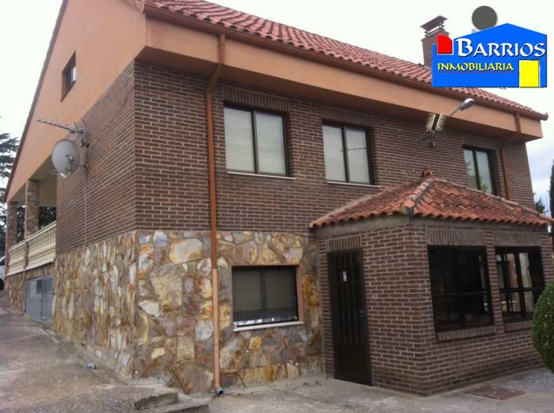 Vista exterior de Casa o xalet en venda en Zamora Capital  amb Calefacció, Jardí privat i Traster