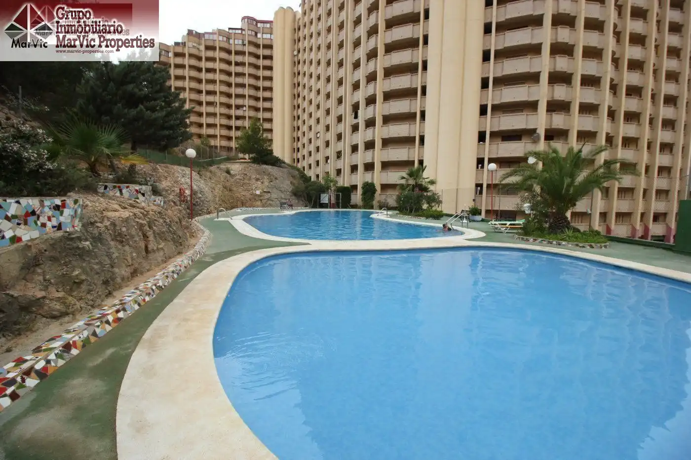 Piscina de Apartamento en venta en Benidorm con Jardín privado, Amueblado y Piscina comunitaria