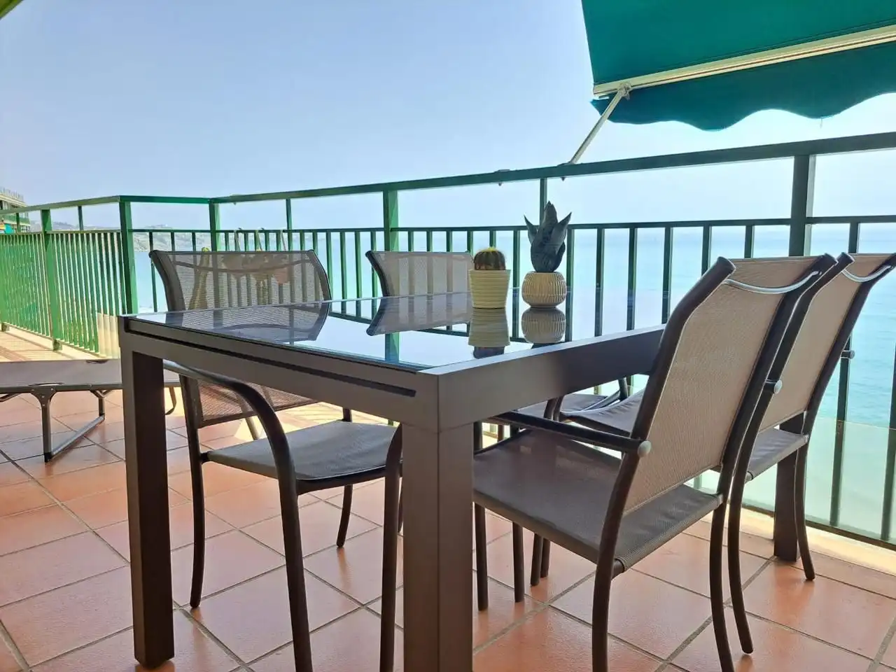 Flat for rent in Paseo Marítimo Rey de España, Las Gaviotas - Carvajal