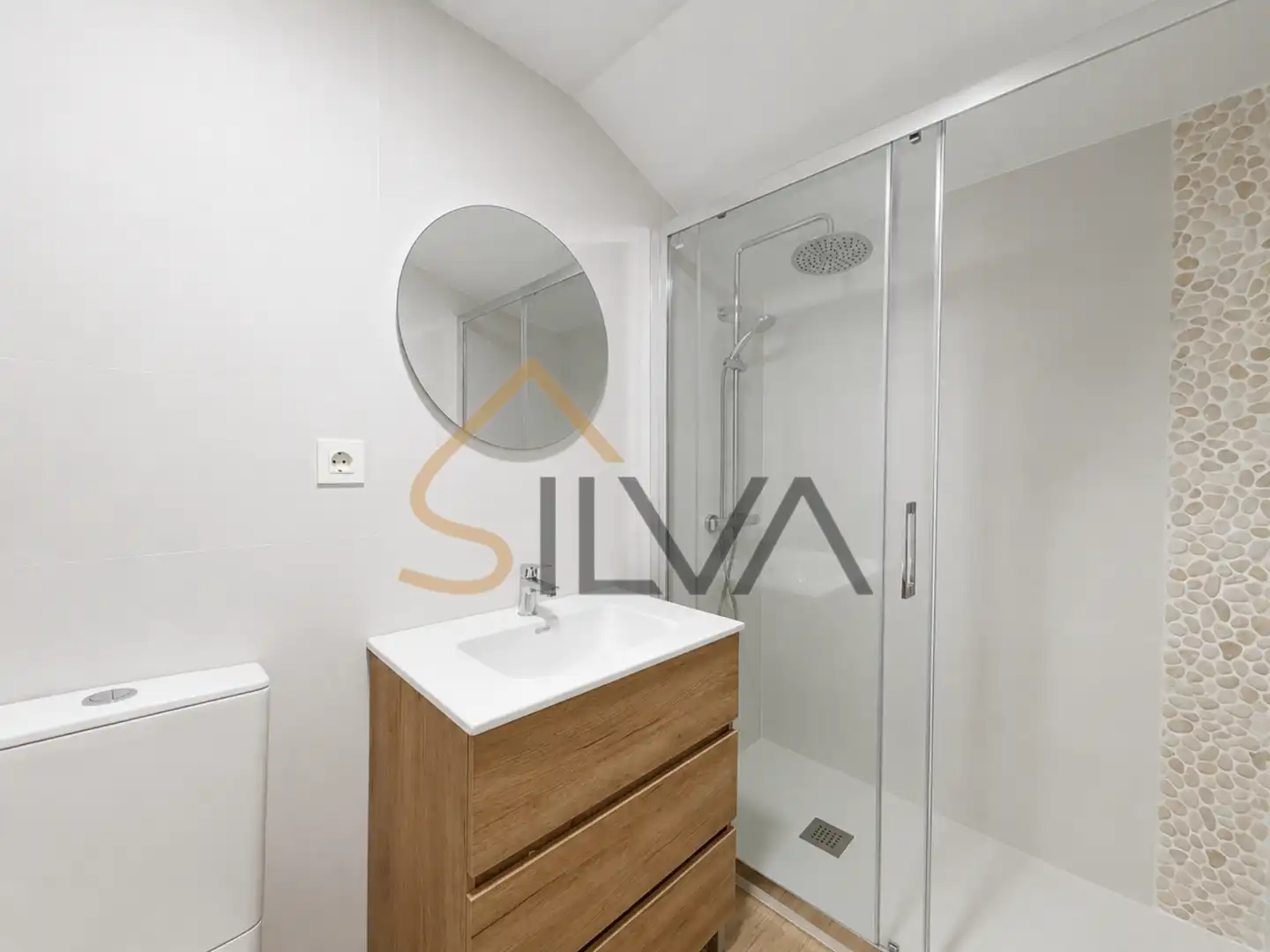 Bathroom of Flat for sale in Lugo  with Air Conditioner, Heating and Oven