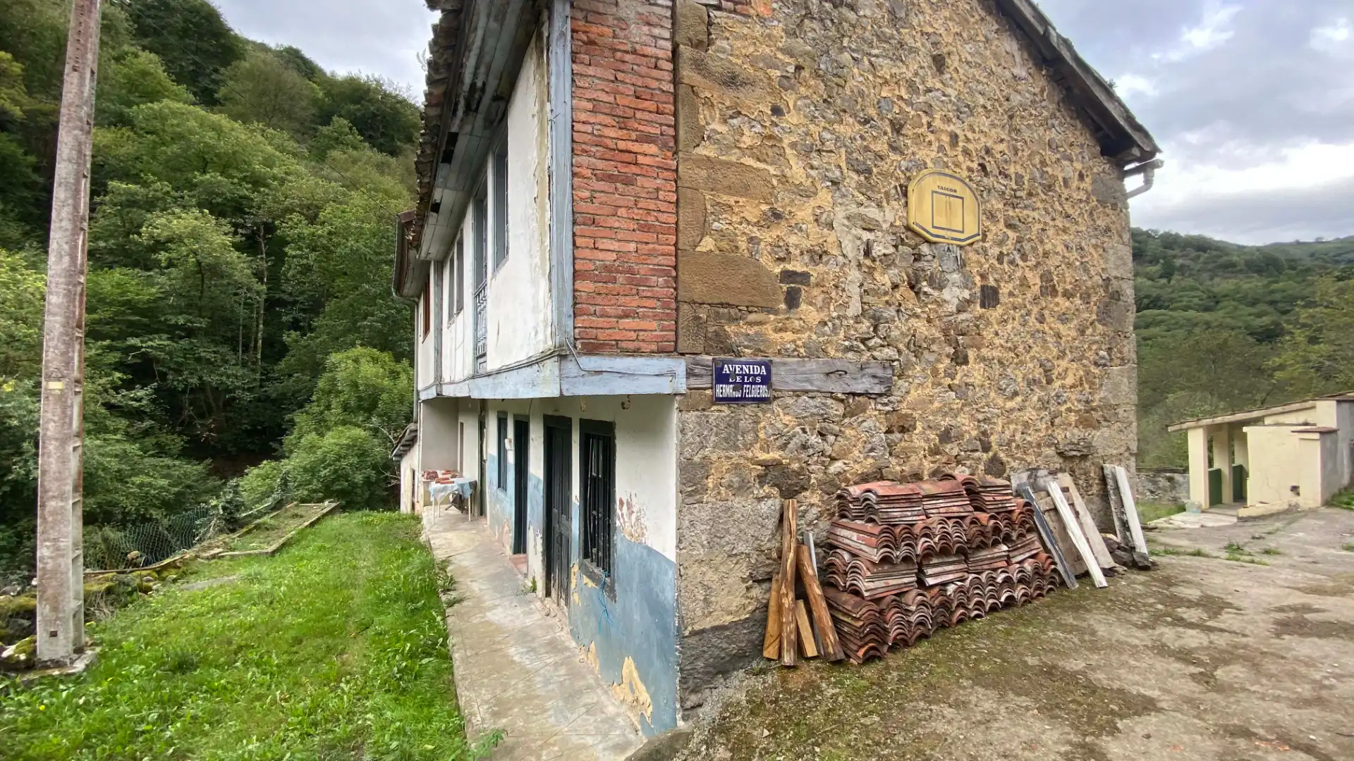 Vista exterior de Casa o xalet en venda en Langreo amb Moblat