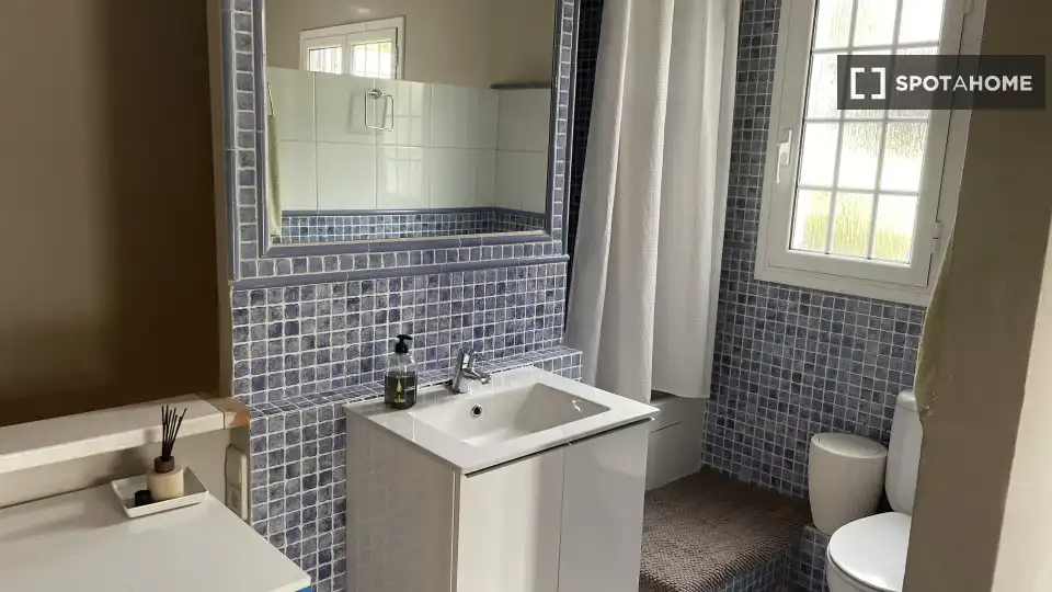 Baño de Apartamento para compartir en Sant Cugat del Vallès con Aire acondicionado, Calefacción y Terraza