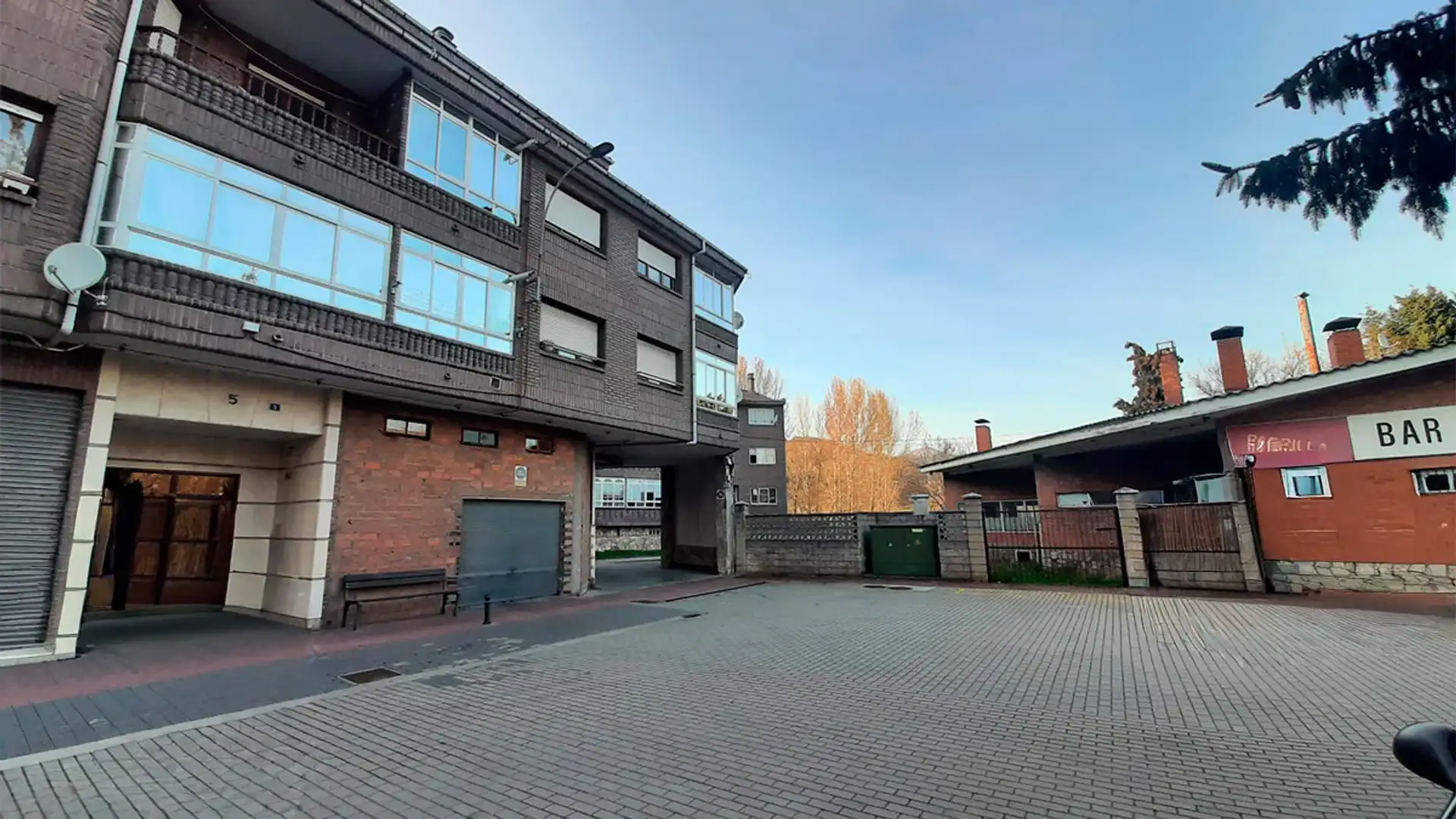 Vista exterior de Pis en venda en La Robla 