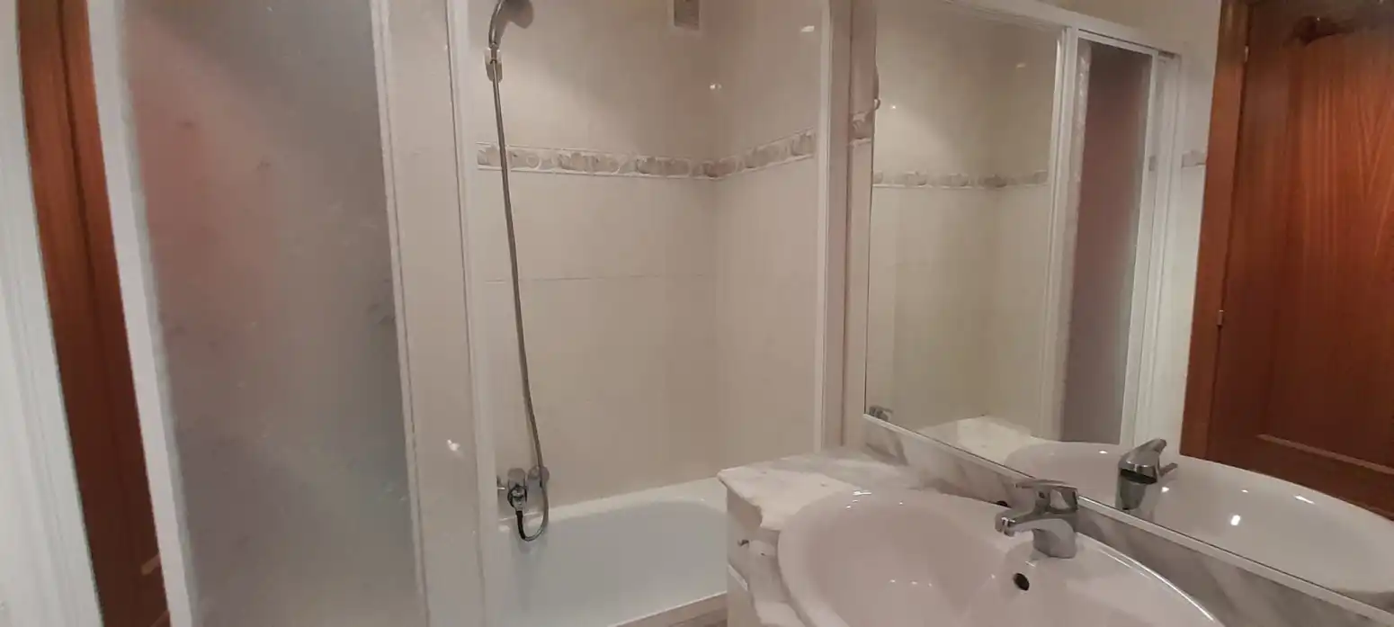 Bathroom of Flat for rent in Suances  with Heating and Balcony