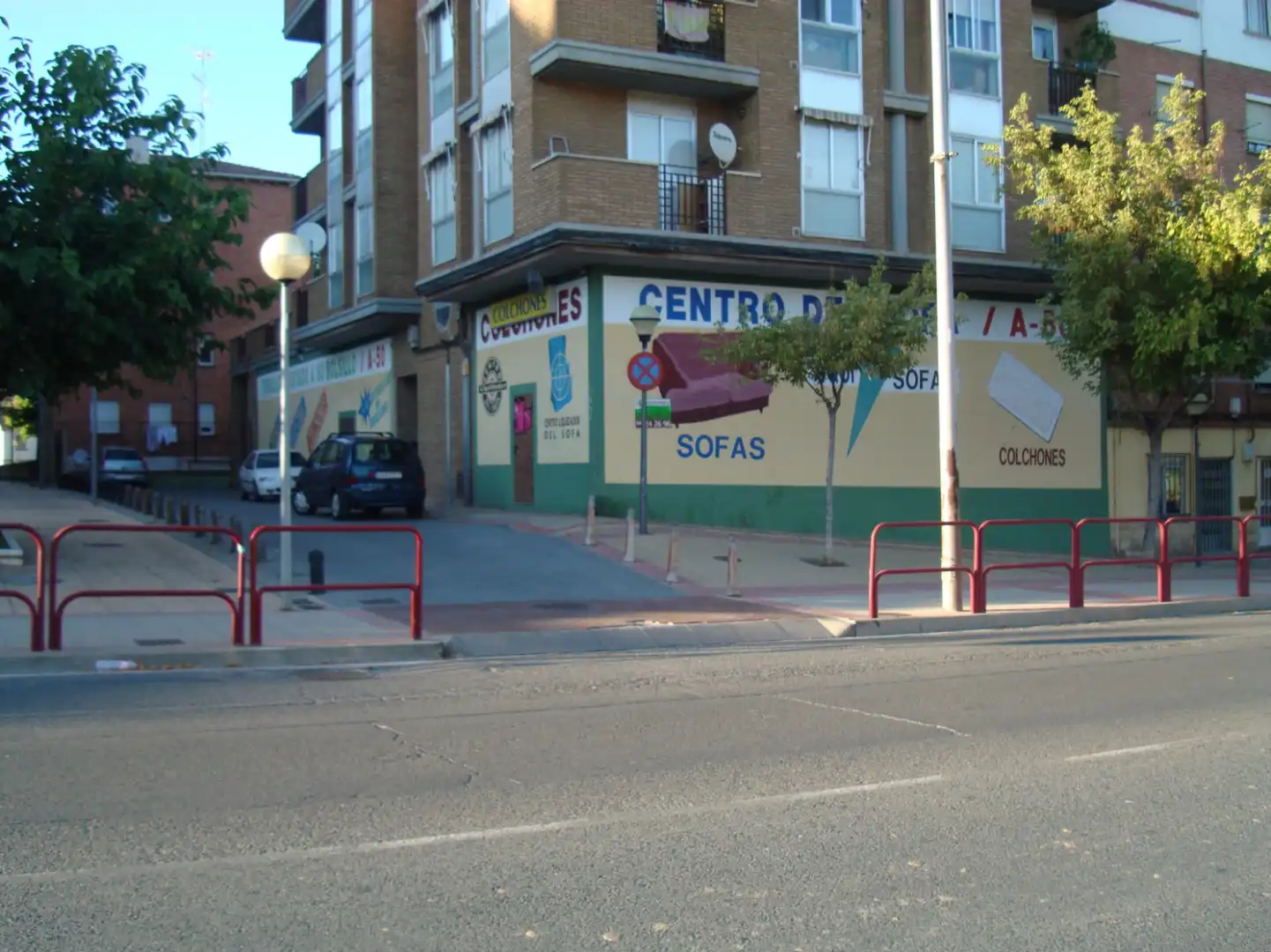 Vista exterior de Local de alquiler en  Logroño