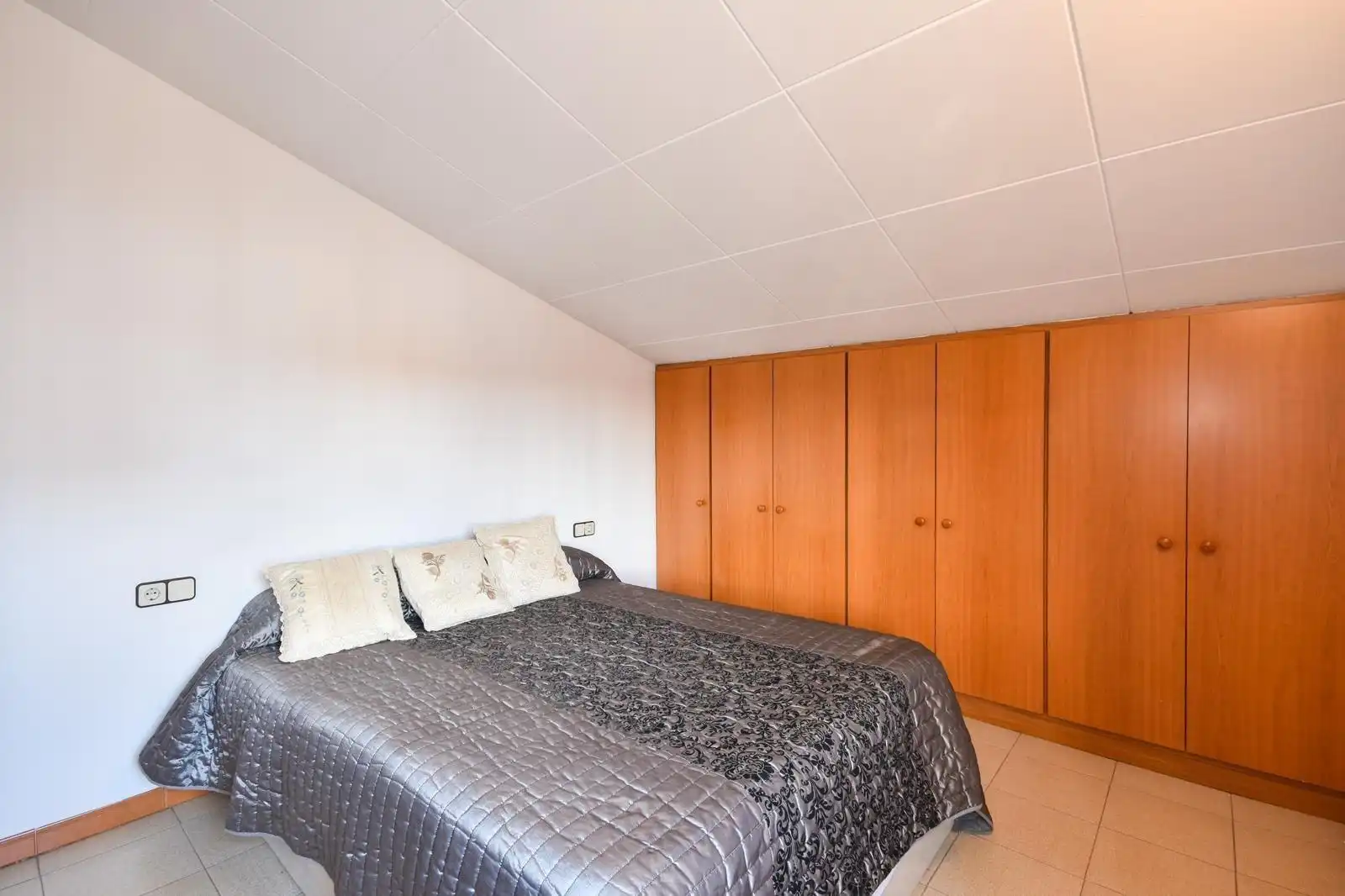 Habitación de Casa o chalet en venta en Santa Perpètua de Mogoda con Aire acondicionado, Calefacción y Jardín privado