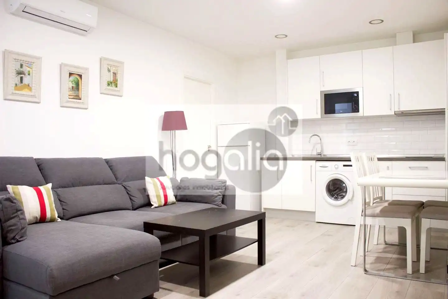 Living room of Flat for rent in Sevilla  with Air Conditioner and Furnished