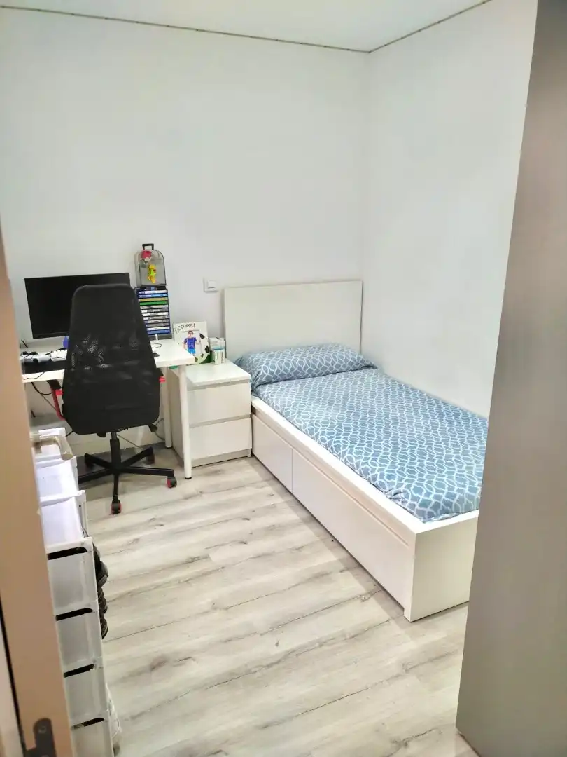 Bedroom of Detached homes for sale in Santa Coloma de Gramenet  with Air Conditioner, Heating and Parquet flooring