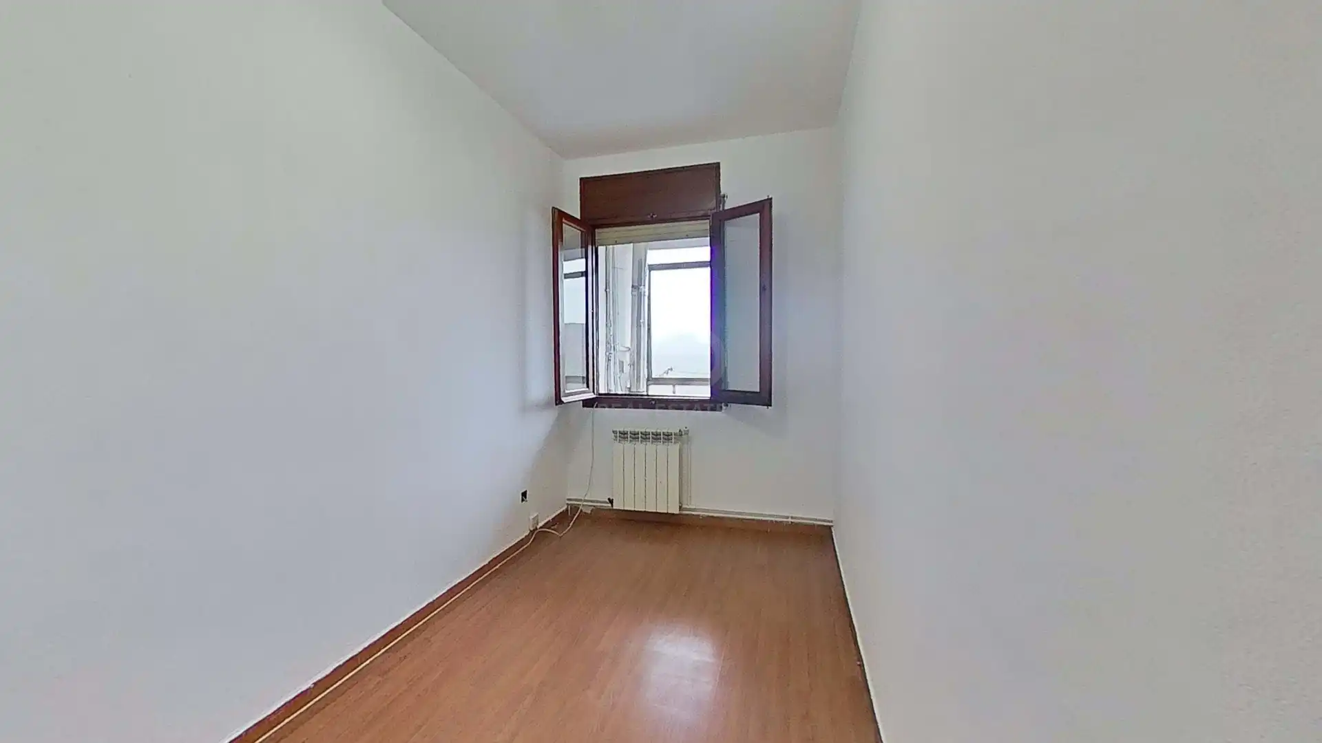 Schlafzimmer von Wohnung zum Verkauf in Arén mit Heizung