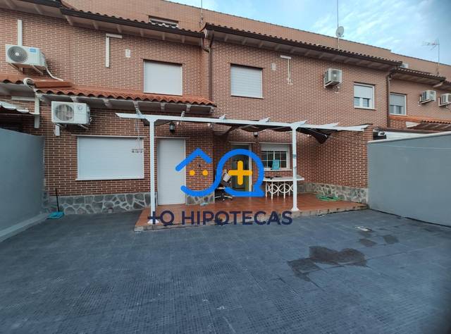 Casa adosada en Venta en Yeles