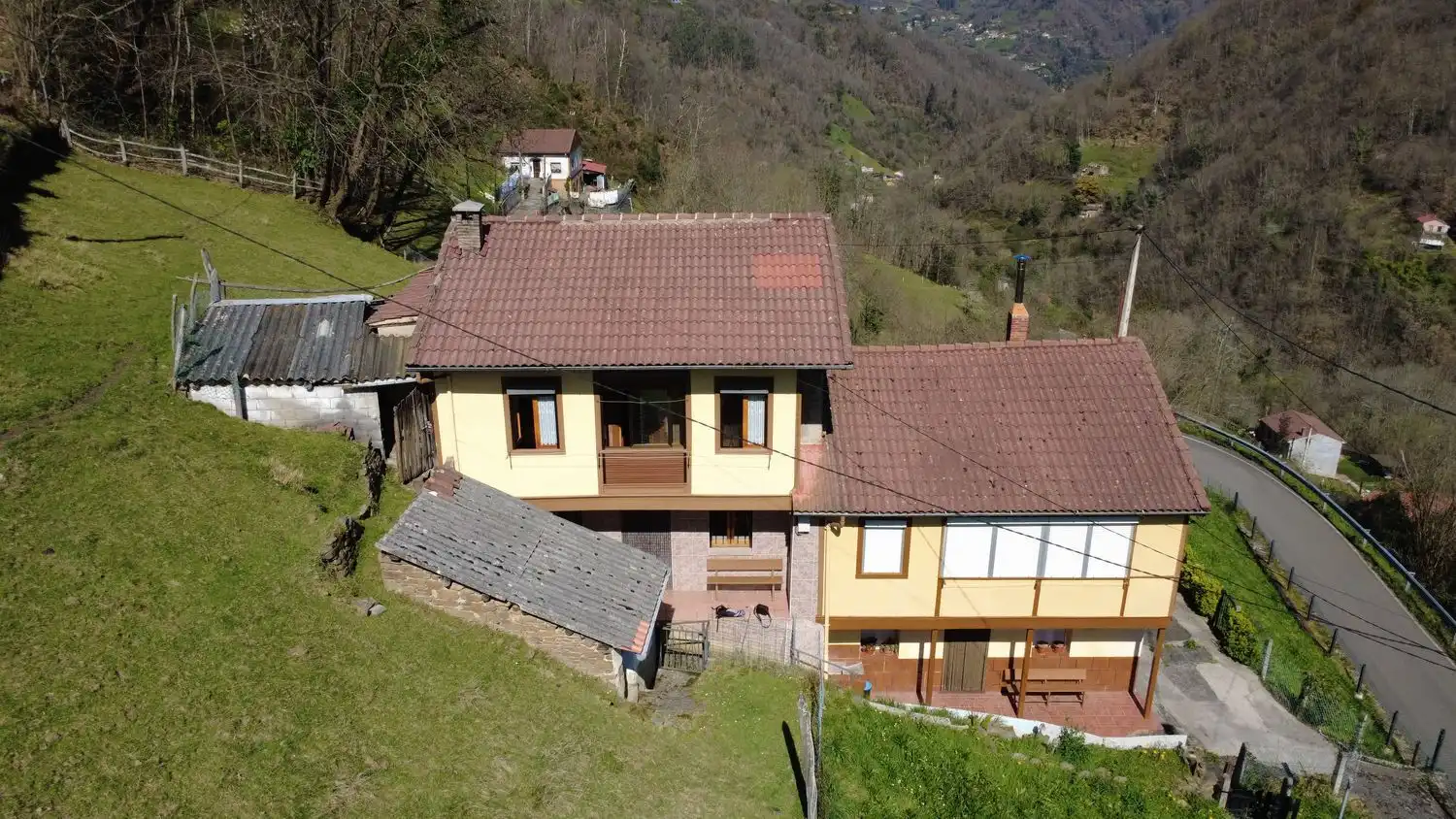 Exterior view of Houses for sale in San Martín del Rey Aurelio  with Heating, Terrace and Storage room