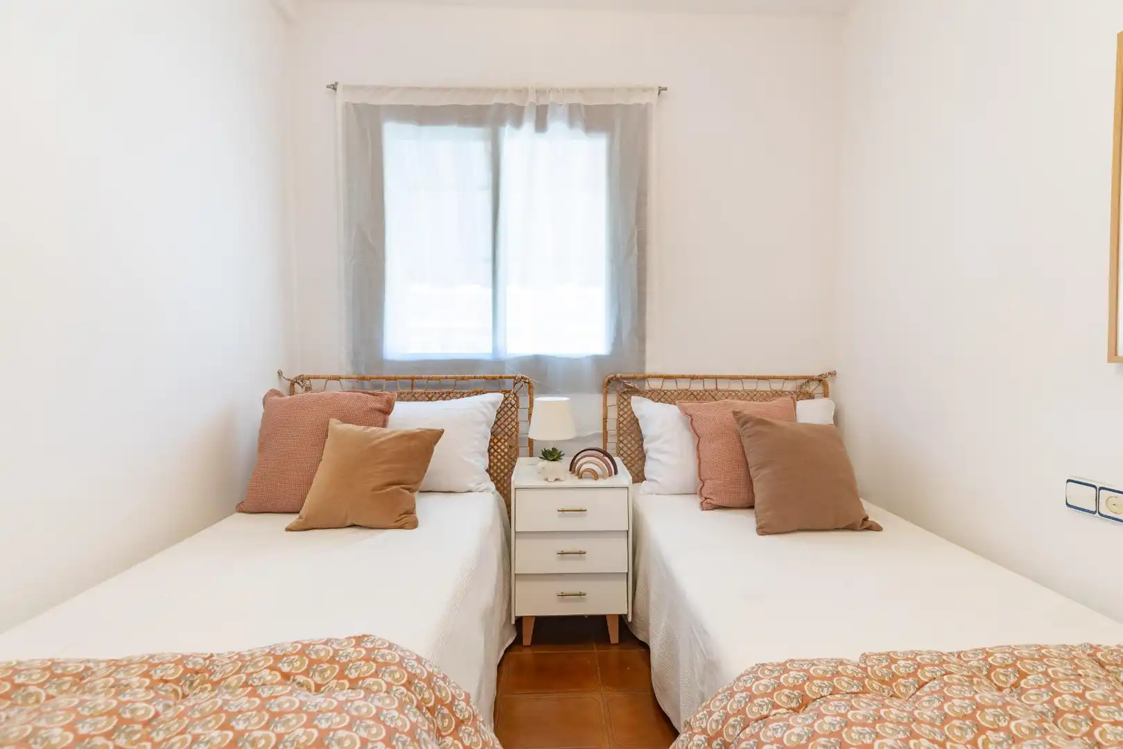 Habitación de Casa adosada en venta en Paterna con Calefacción, Jardín privado y Terraza