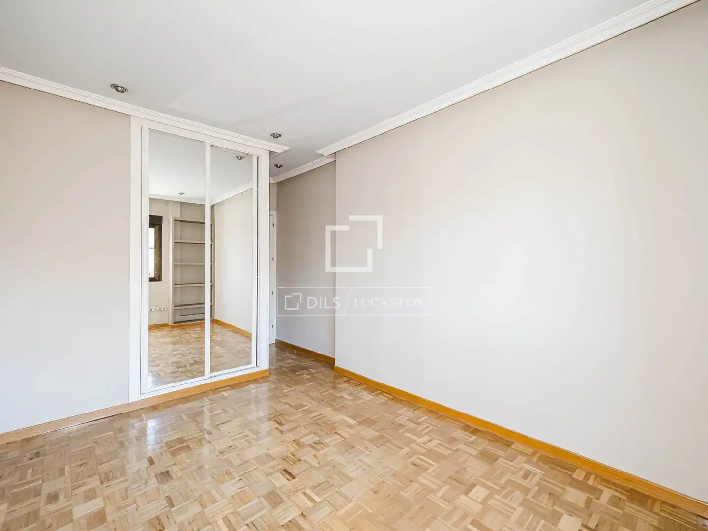 Habitación de Piso en venta en Madrid con Aire acondicionado y Calefacción
