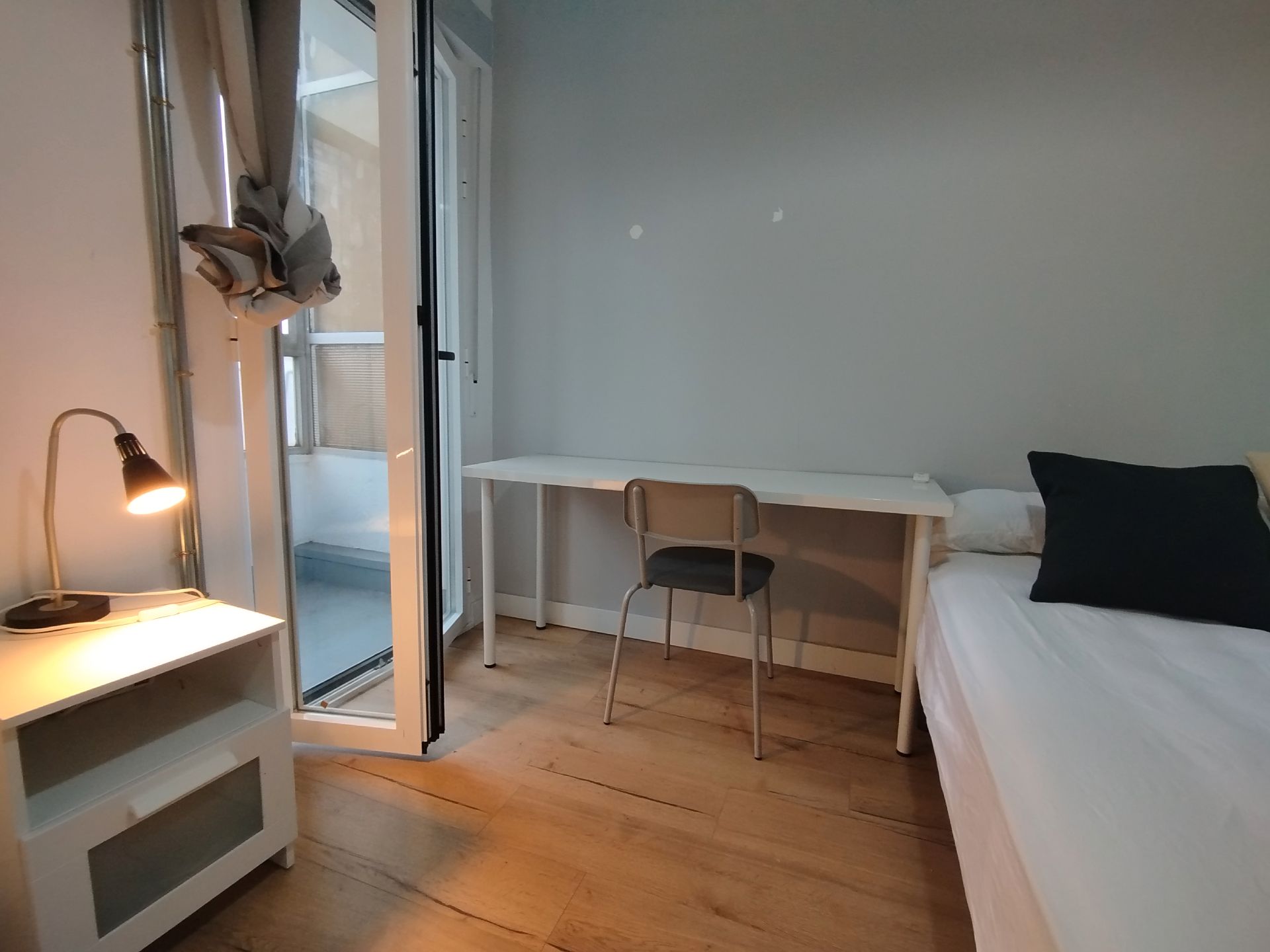 Habitación de Piso para compartir en  Madrid Capital con Aire acondicionado, Calefacción y Amueblado