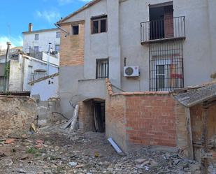 Vista exterior de Casa adosada en venda en Requena amb Terrassa i Balcó