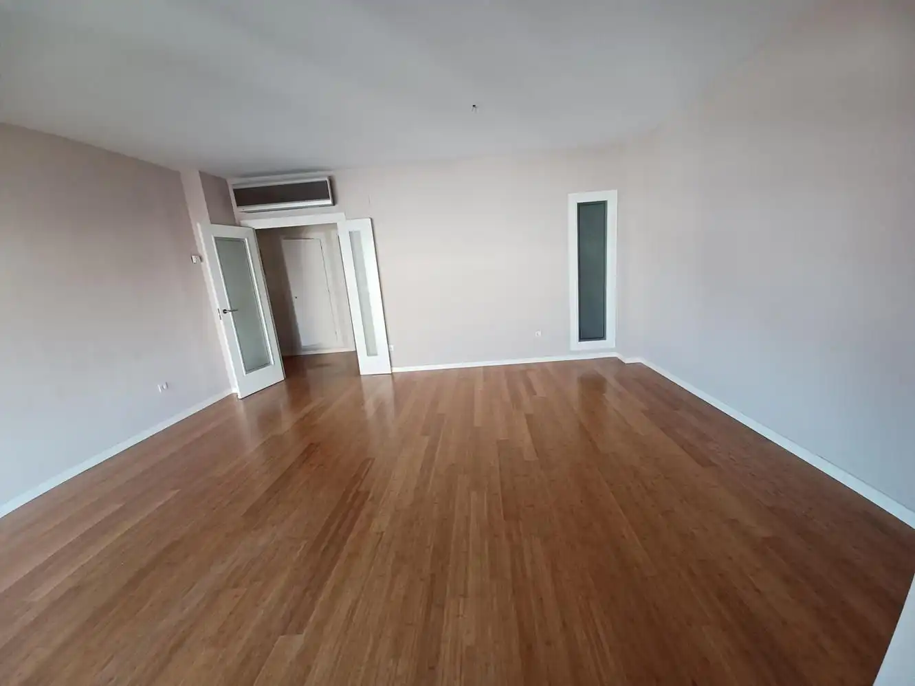 Sala d'estar de Pis en venda en La Roda amb Aire condicionat, Calefacció i Traster