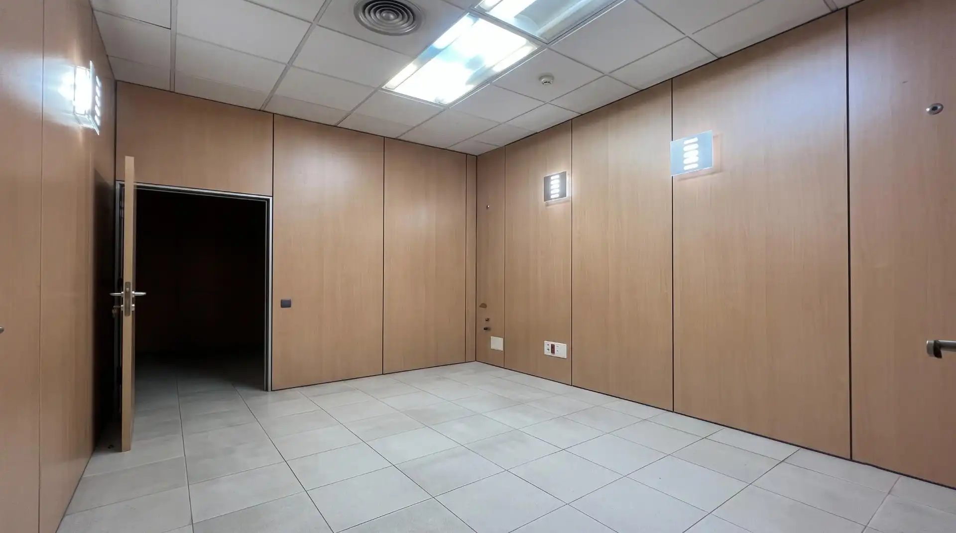 Office for sale in Las Palmas de Gran Canaria  with Air Conditioner