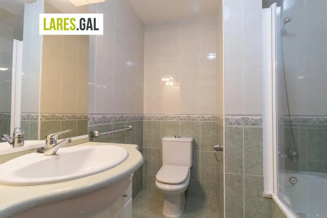 Bathroom of Flat for sale in Cangas   with Heating and Storage room