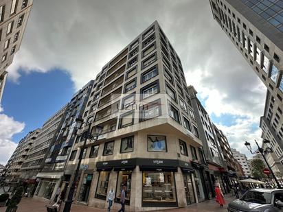 Außenansicht von Wohnung zum verkauf in Oviedo  mit Balkon